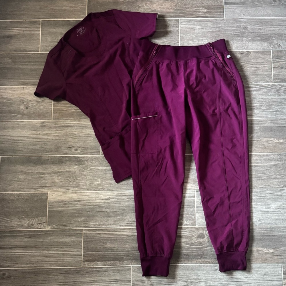INFINITY CHEROKEE Burgundy Jogger Scrub Set Small Top/Medium Joggers